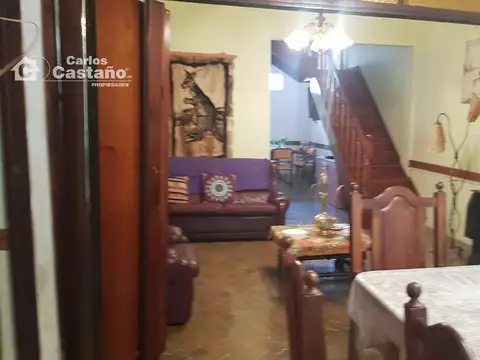Casa 5 ambientes con 2 baños