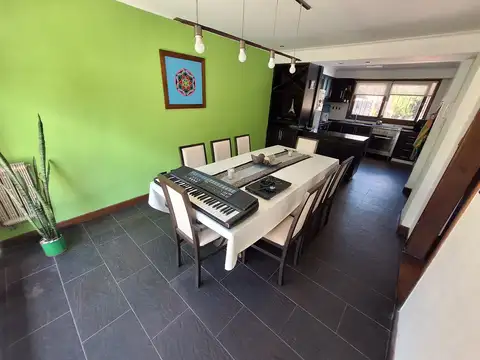 Casa 6 ambientes con 3 baños