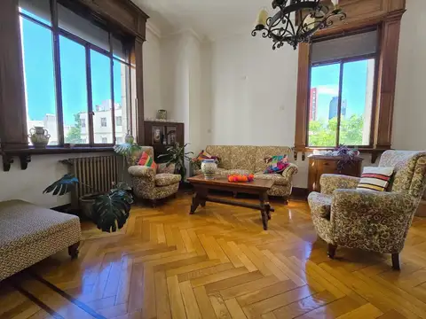 Venta de triplex 4 ambientes con dependencia y terraza propia en el barrio de Once!