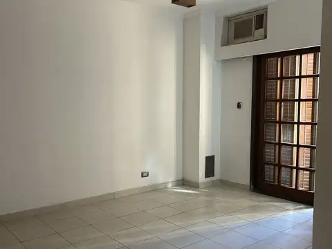 Oficina en Alquiler en Villa Talleres, $ 450.000