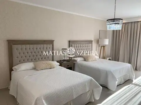 Casa en Venta con 4 cocheras