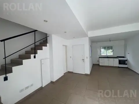 Casa en Alquiler con 1 cochera