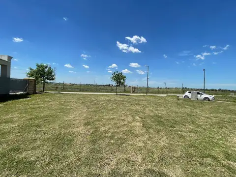 LOTE EN VENTA CON ESCRITURA, BARRIO LAGUNA AZUL.