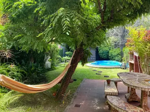 VENTA CASA  AMB. CON PISCINA Y GARAGE  QUINTA GALI