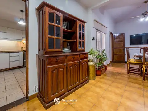 VENTA - Casa de pasillo de dos dormitorios, con patio. Lourdes, Rosario. APTO CRÉDITO.