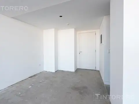 Oficina en alquiler de 160m2 con balcón aterrazado. Edificio Lex Tower en San Nicolás, CABA.