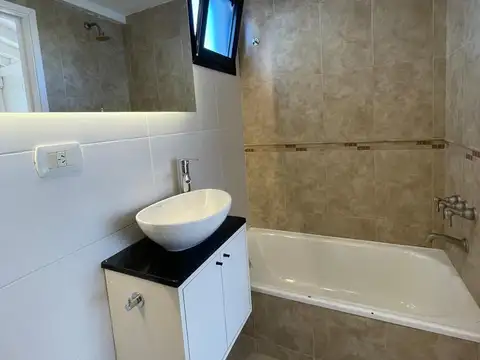 Depto Tipo Casa 4 ambientes con 3 baños
