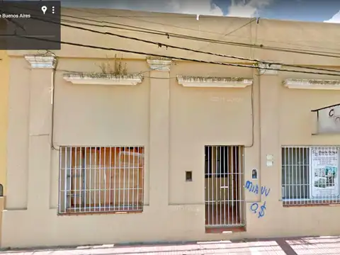 Casa con Locales en Capilla