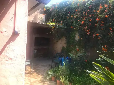 Casa con Locales en Capilla