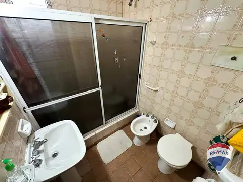 CASA EN VENTA EN WILDE CON COCHERA