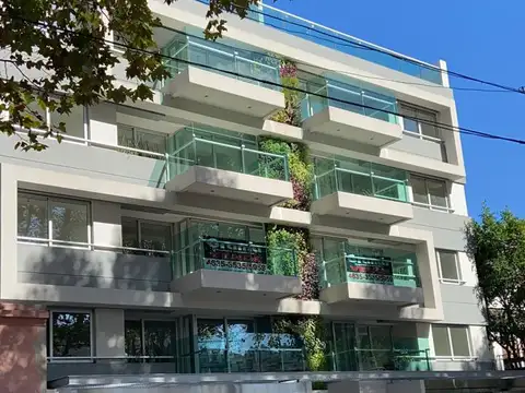 4 AMBIENTES CON COCHERA , COCINA Y LAV IND, PISCINA