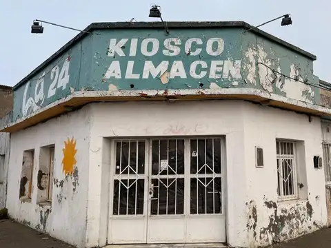 Casa 8 ambientes con 3 baños