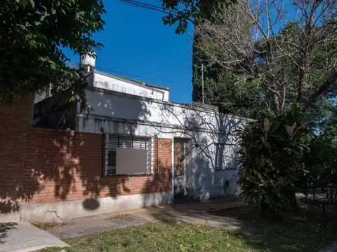 Casa 5 ambientes con 1 baño