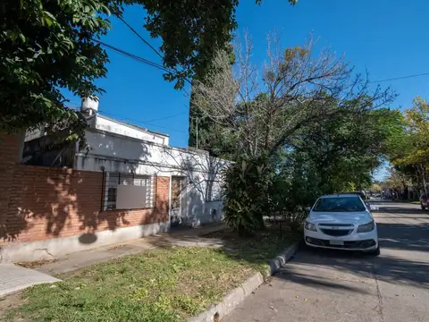 VENTA CASA A REFACCIONAR BARRIO SUR