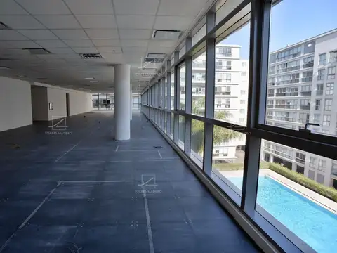 Oficina en Alquiler con 1 cochera