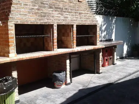 Casa Quinta en venta - 8 dormitorios- 600mts2 - Arturo Seguí, La Plata