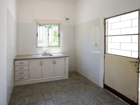 Casa 4 ambientes con 1 baño