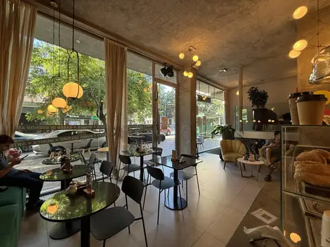 ALQUILADO! Venta o Alquiler Espectacular local sobre Avenida Directorio 151m2 Apto todo destino