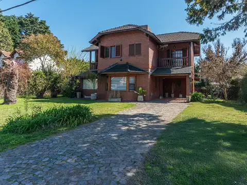 Venta Casa Efectivo U$D 300.000, o Anticipo de U$D 250.000 mas financiacion en La Martona