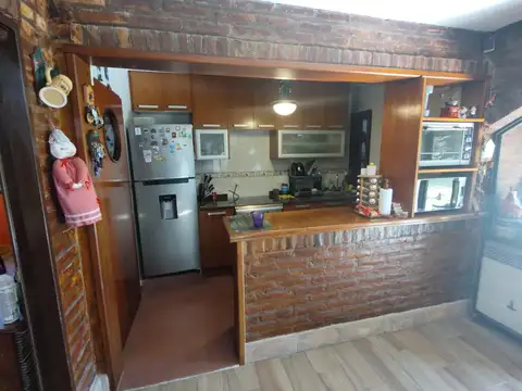 Casa en Venta con 4 cocheras