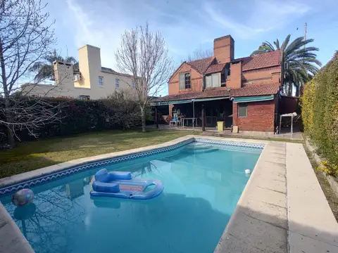 Venta casa chalet apto crédito en barrio Francisco Álvarez