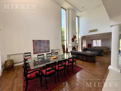 Casa en Venta con 2 cocheras