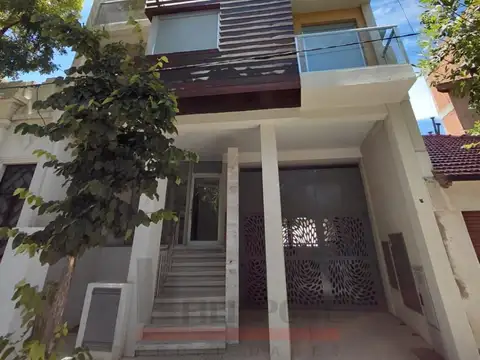 Semipiso de 2 dormitorios + cochera en venta - 19 de Mayo 447