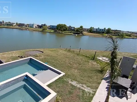 Casa 6 ambientes con 5 baños