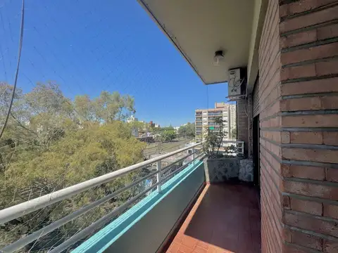 Departamento 4 ambientes con 2 baños