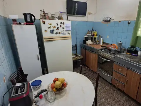 CASA 5 AMB CON COCHERA CUBIERTA, GALERIA, PATIO LATERAL Y PATIO TRASERO CON JARDIN Y PARRILA