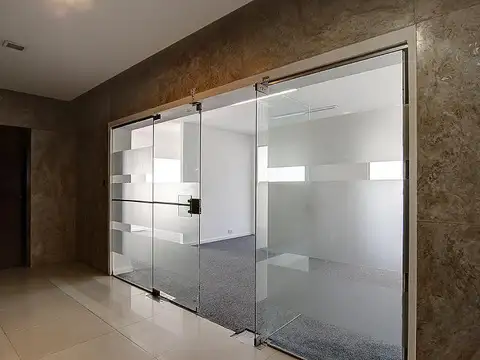 Oficina 6 ambientes con 3 baños