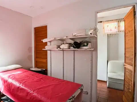 Casa 8 ambientes con 1 baño