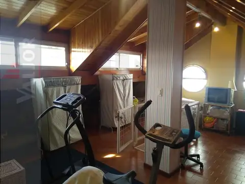 Casa en Venta con 4 cocheras