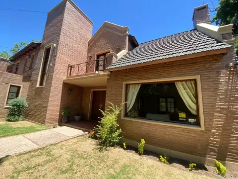 Casa en Venta Arguello 726m2 Ramon y Cajal pileta