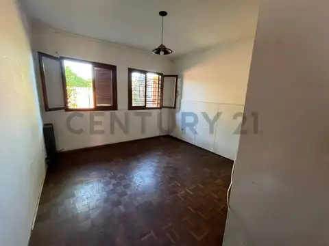 CASA EN VENTA 3 DORMITORIOS, APTA BANCO EN HERNANDEZ, LA PLATA