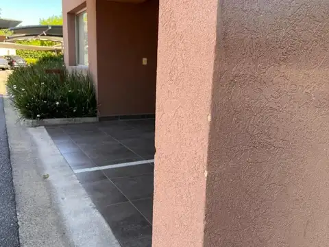 Departamento en Alquiler en Villa del Lago, $ 900.000