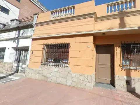 Excelente casa de corte antiguo reciclada a nuevo 