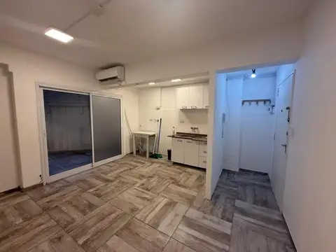 Departamento de 2 ambientes con patio- Apto Profesional.