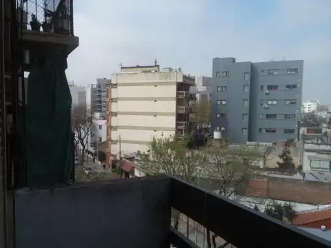 2 AMBIENTES CON BALCON AL FRENTE