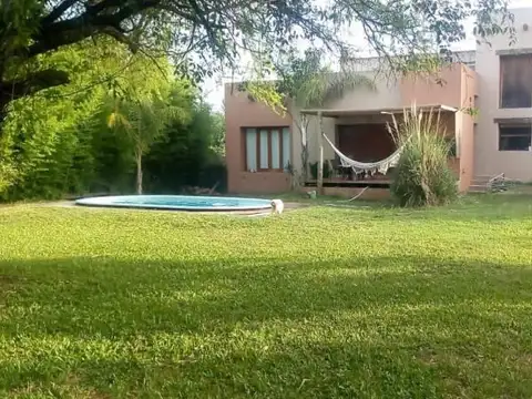 HERMOSA Y AMPLIA CASA CON GRAN TERRENO EN COLASTINÉ