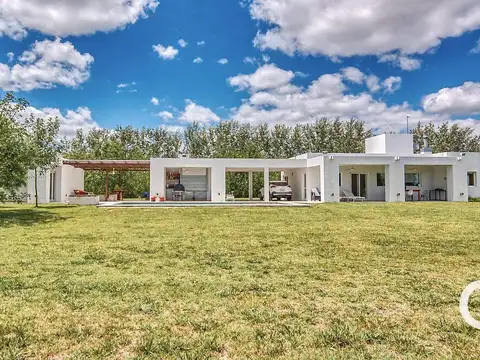 Aristóbulo Del Valle 1350, Estancia Las Malvinas, Brandsen