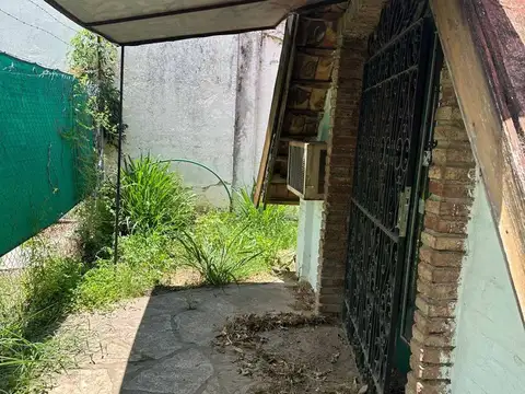 Casa 2 ambientes con 1 baño