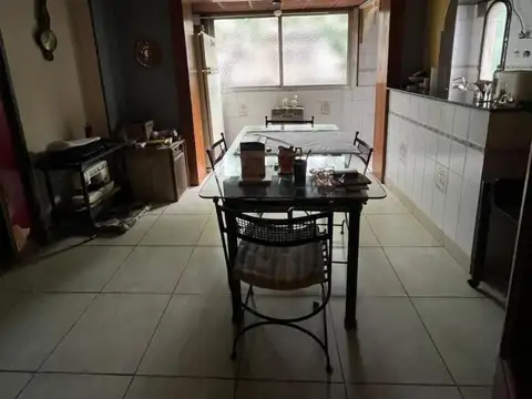 Oportunidad! Casa multifamiliar o ideal renta