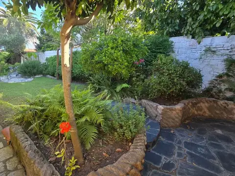 CASA EN VENTA GONNET 4 HABITACIONES PILETA