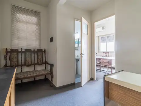 Alsina al 500, entre Bolivar y Peru