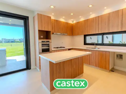 Casa 6 ambientes con 3 baños