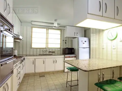 Casa en Alquiler con 2 cocheras