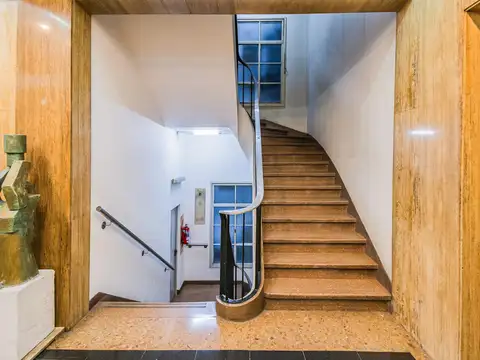 Oficina en Venta con 6 cocheras