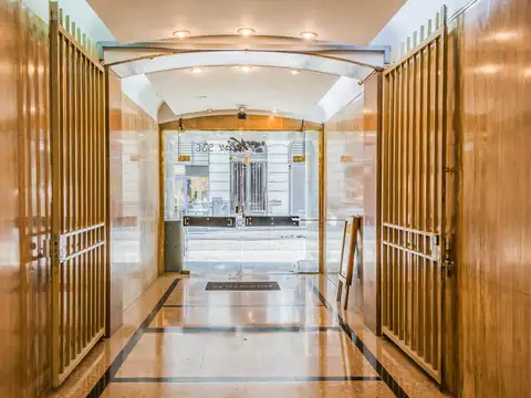 Oficina 10 ambientes con 5 baños