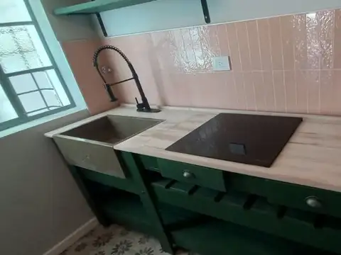 Interno sobre Peatonal, 2 Dorm, 2 baños y patio